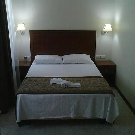 לינה וארוחת בוקר Marmara Old 2*