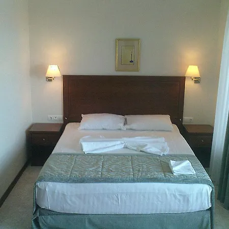 לינה וארוחת בוקר Marmara Old 2*