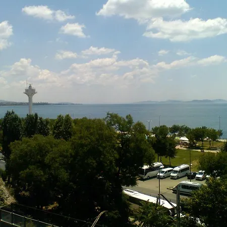 לינה וארוחת בוקר Marmara Old